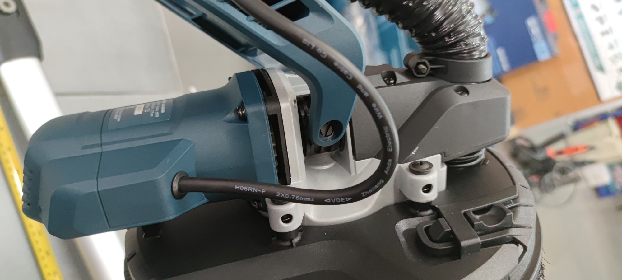 เครื่องขัดผนัง 9" GTR550 BOSCH