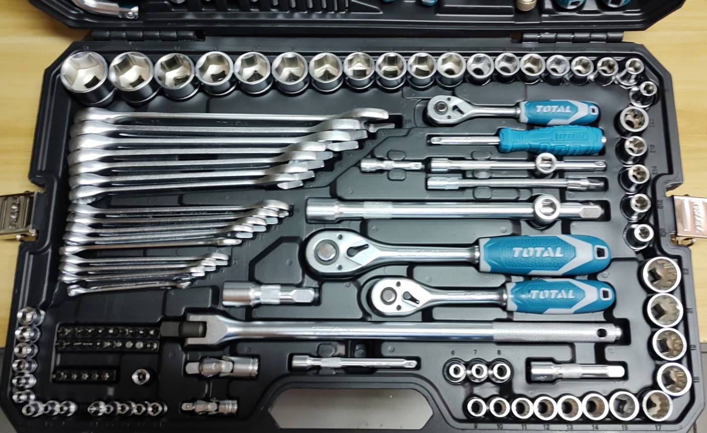 ชุดเครื่องมือ142ชิ้น รุ่น THKTHP21426 TOTAL