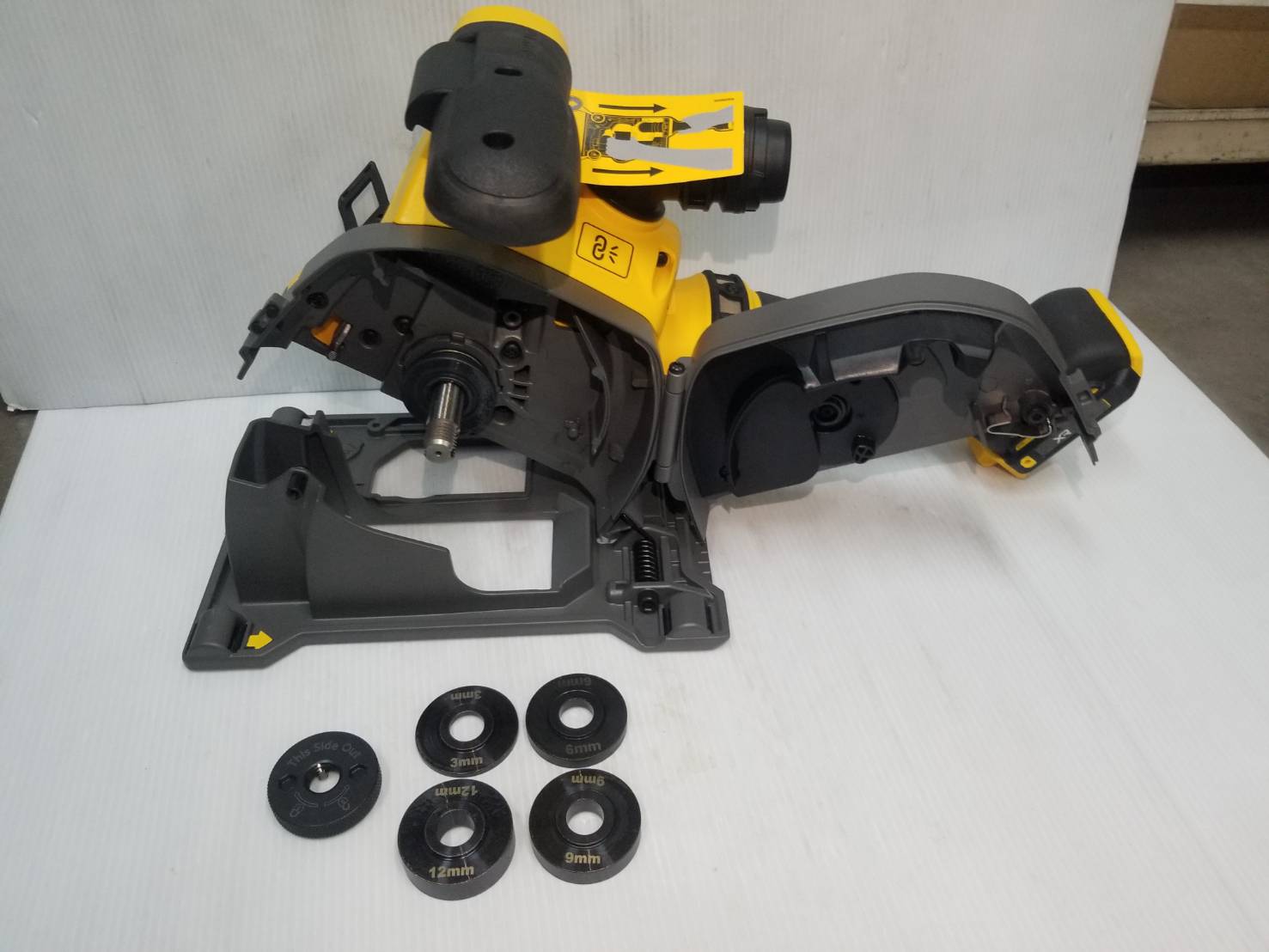 เครื่องเซาะร่องผนัง54V DCG200NT DEWALT
