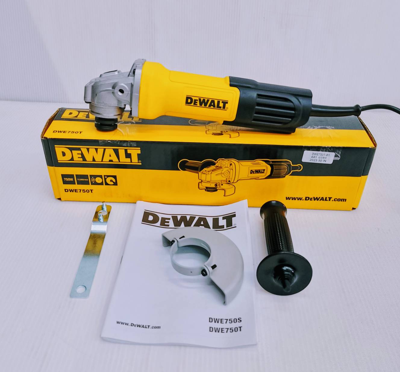 เครื่องเจียร4" DWE750T DEWALT รุ่นอัลต้าสลิม สวิตช์ท้าย