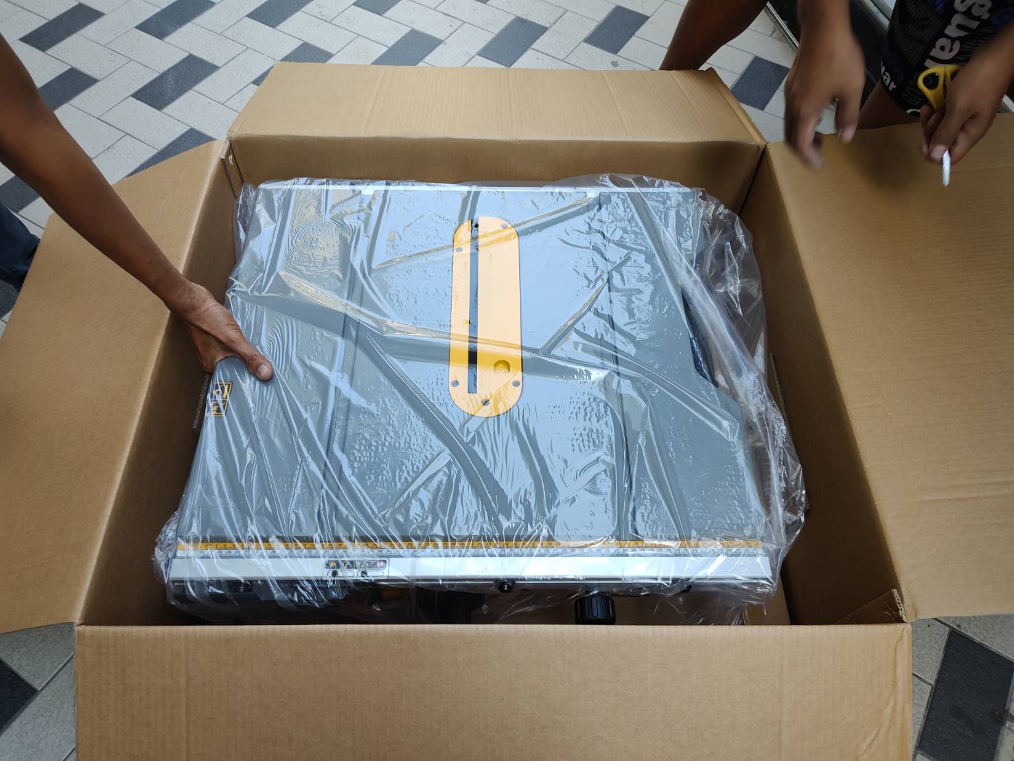 โต๊ะเลื่อยวงเดือน10" DWE7492A-IN DEWALT