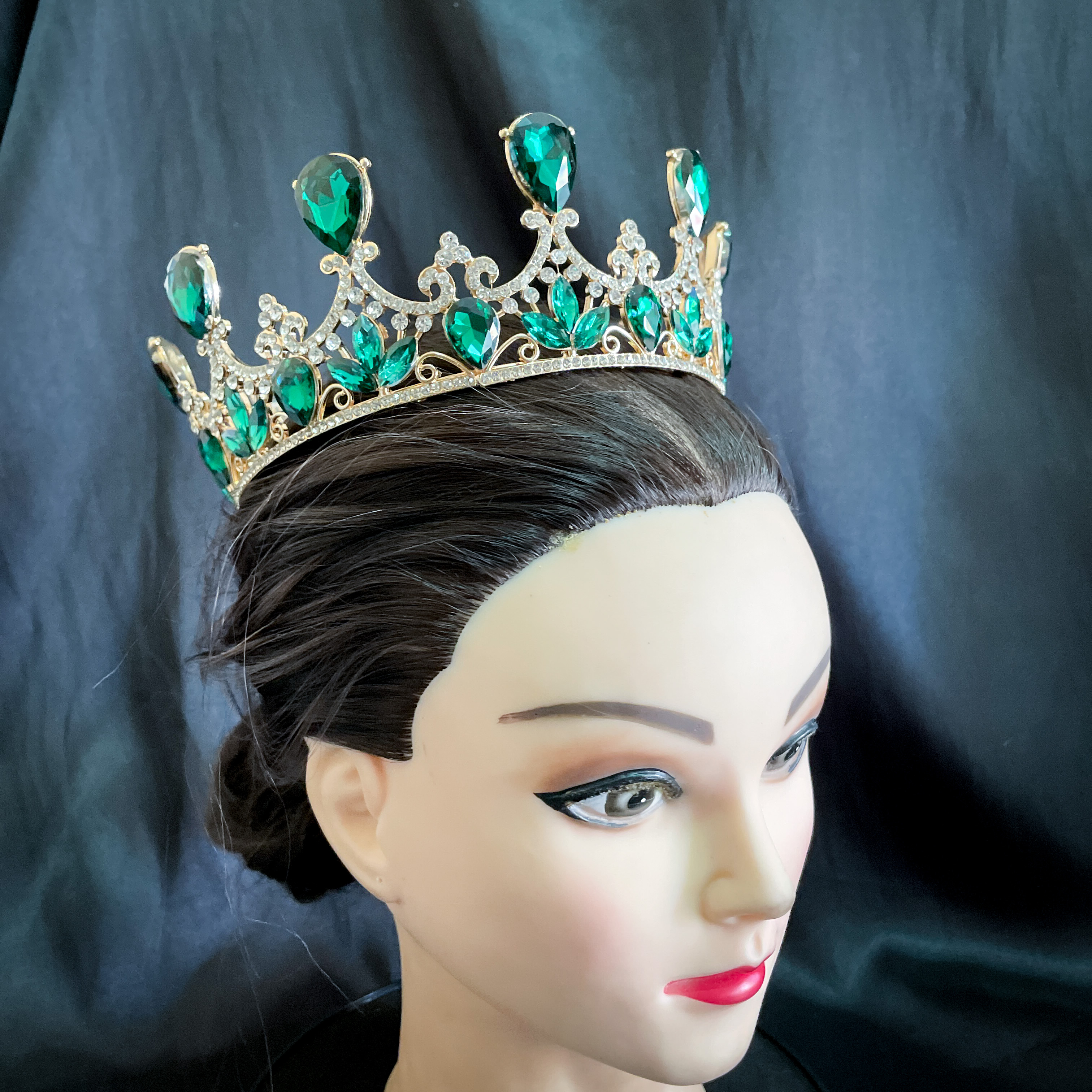 (พร้อมส่ง) มงกุฎ 039 สีเขียว มงกุฎนางงาม มงกุฎเจ้าหญิง งานสวย ปราณีต QCเพชรทุกเม็ด สินค้าพร้อมส่งจากไทย