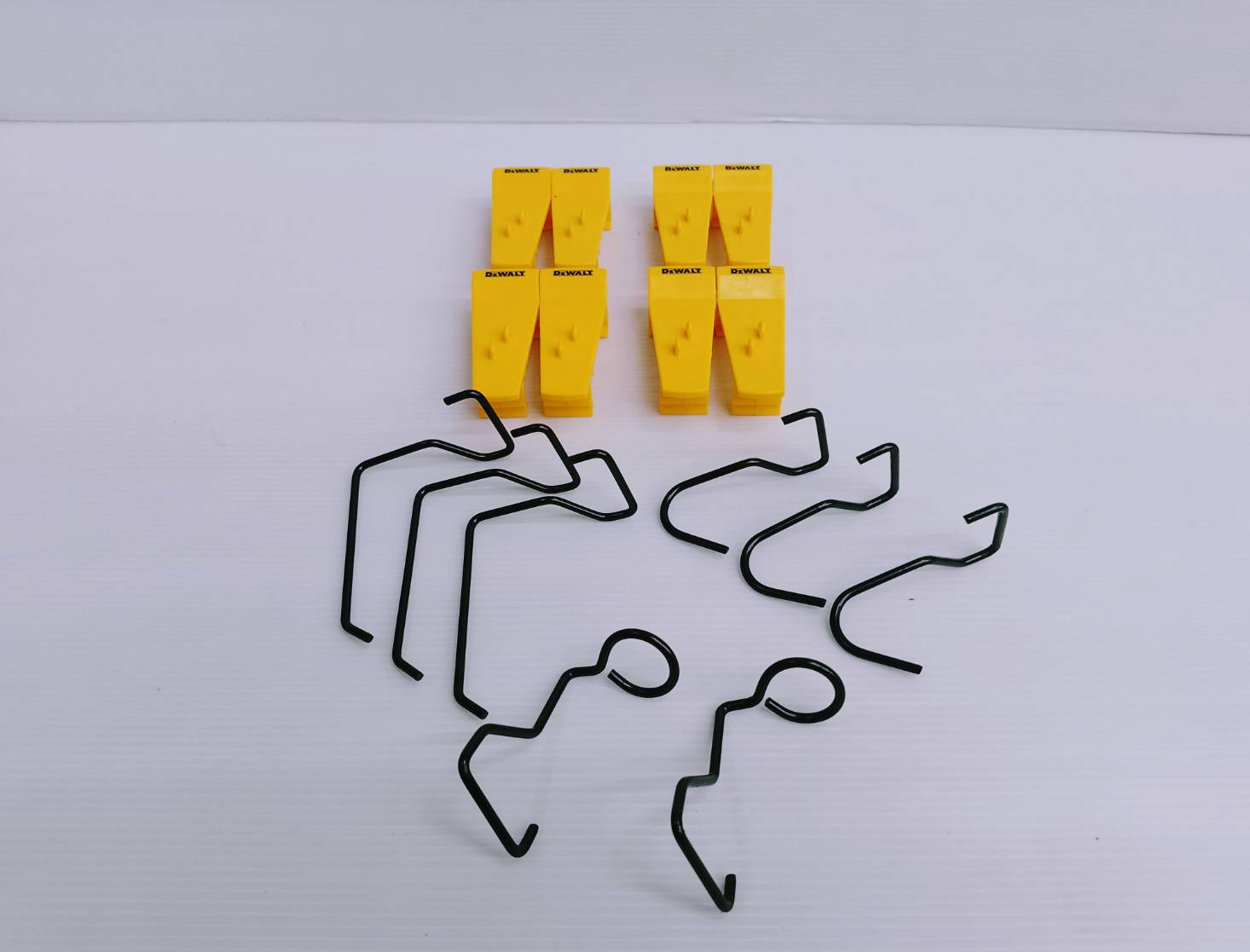 ชุดตะขอเกี่ยวเครื่องมือ8ชิ้น DWST82816 DEWALT