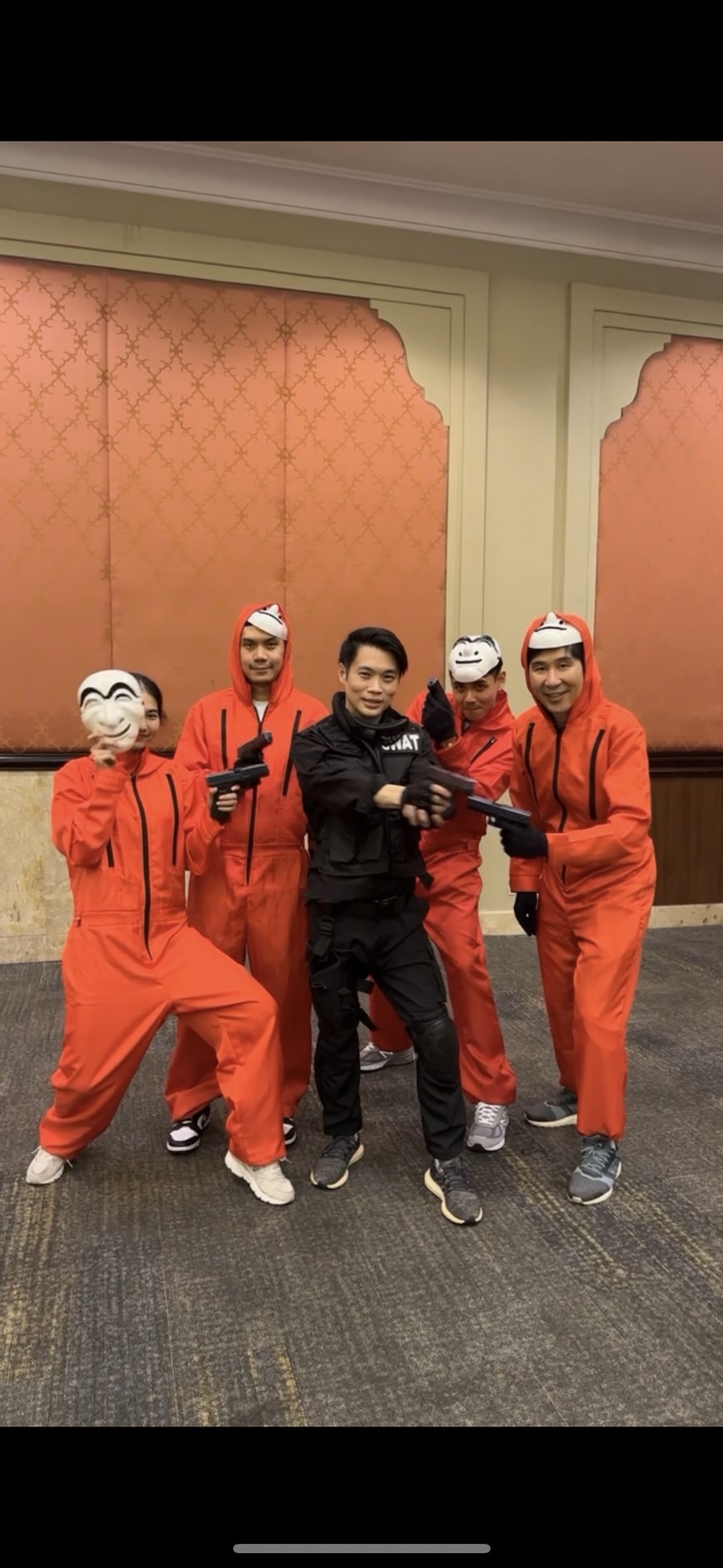 ชุดทรชนคนปล้นโลก / money heist / money heist korea