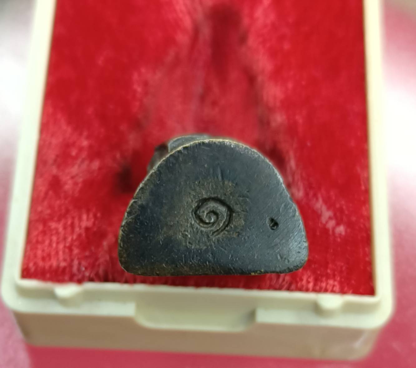 รูปหล่อ รุ่นแรก ( รุ่น ๑ ) หลวงปู่มหาเจิม วัดสระมงคล อ.กำแพงแสน จ.นครปฐม ปี 2549 ( สร้าง 5000 องค์ ) พร้อมกล่องเดิม #องค์ที่ 2