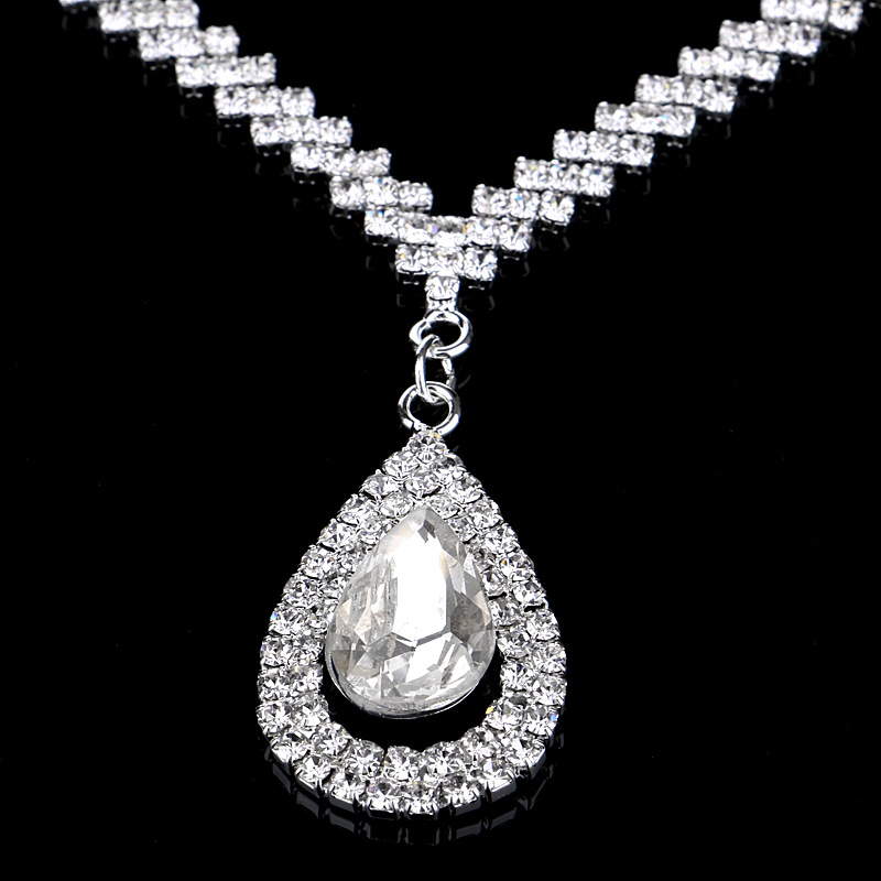 (พร้อมส่ง) สร้อยคอเพชร+ต่างหูแบบเข็ม 001 สร้อยคอเจ้าสาว สร้อยคอใส่ออกงาน สวยหรูดูแพง ถ่ายจากสินค้าจริง