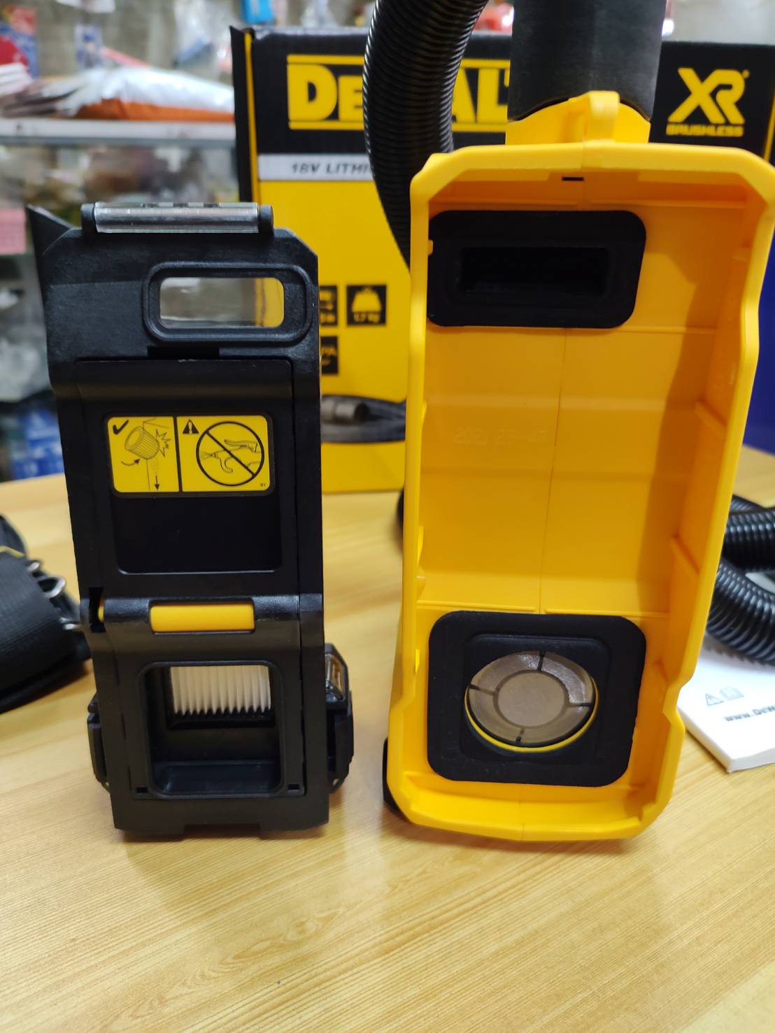 เครื่องดูดฝุ่น DWH161N DEWALT