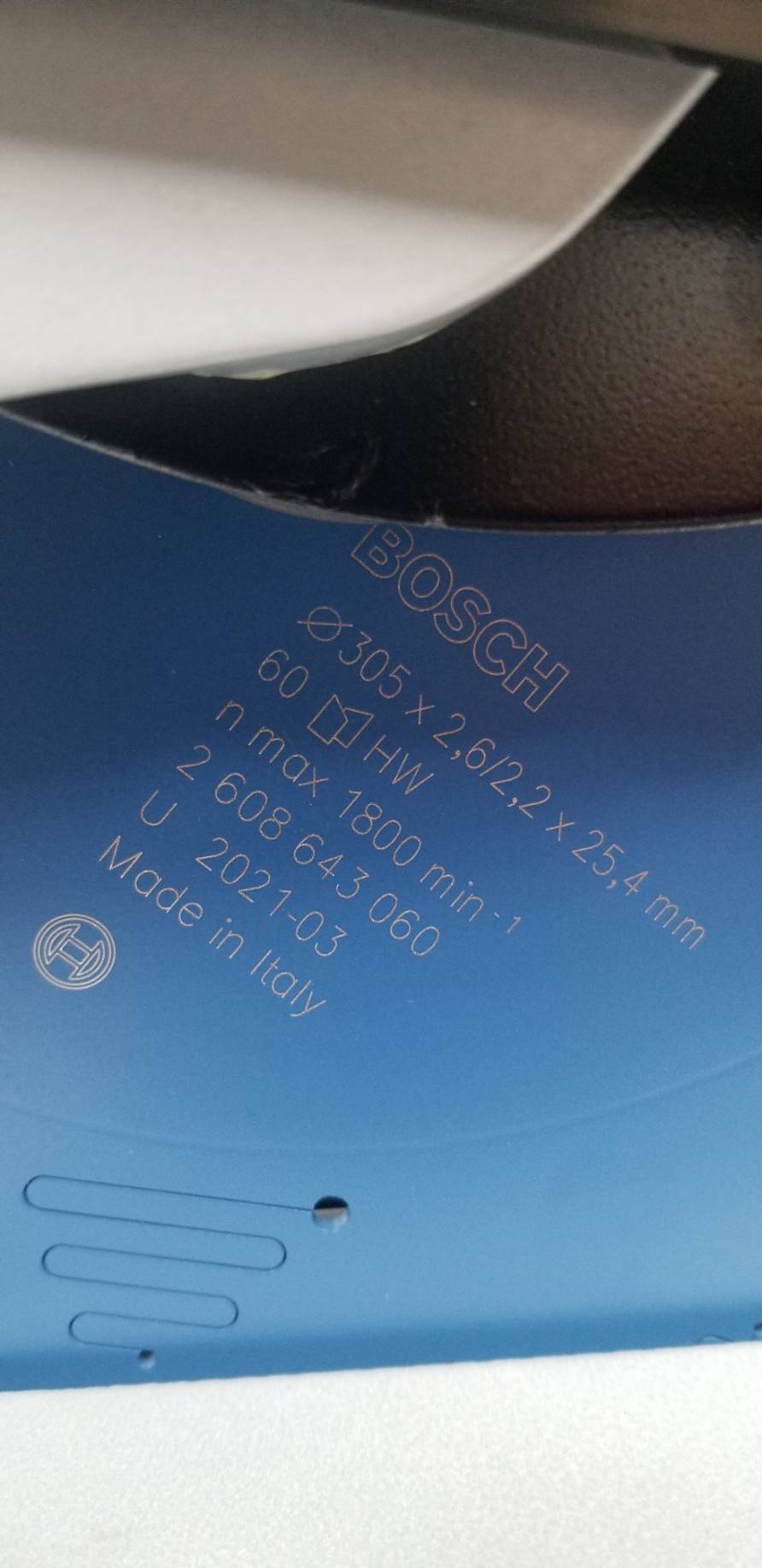 แท่นตัดเหล็กไร้สะเก็ดไฟ GCD12JL BOSCH