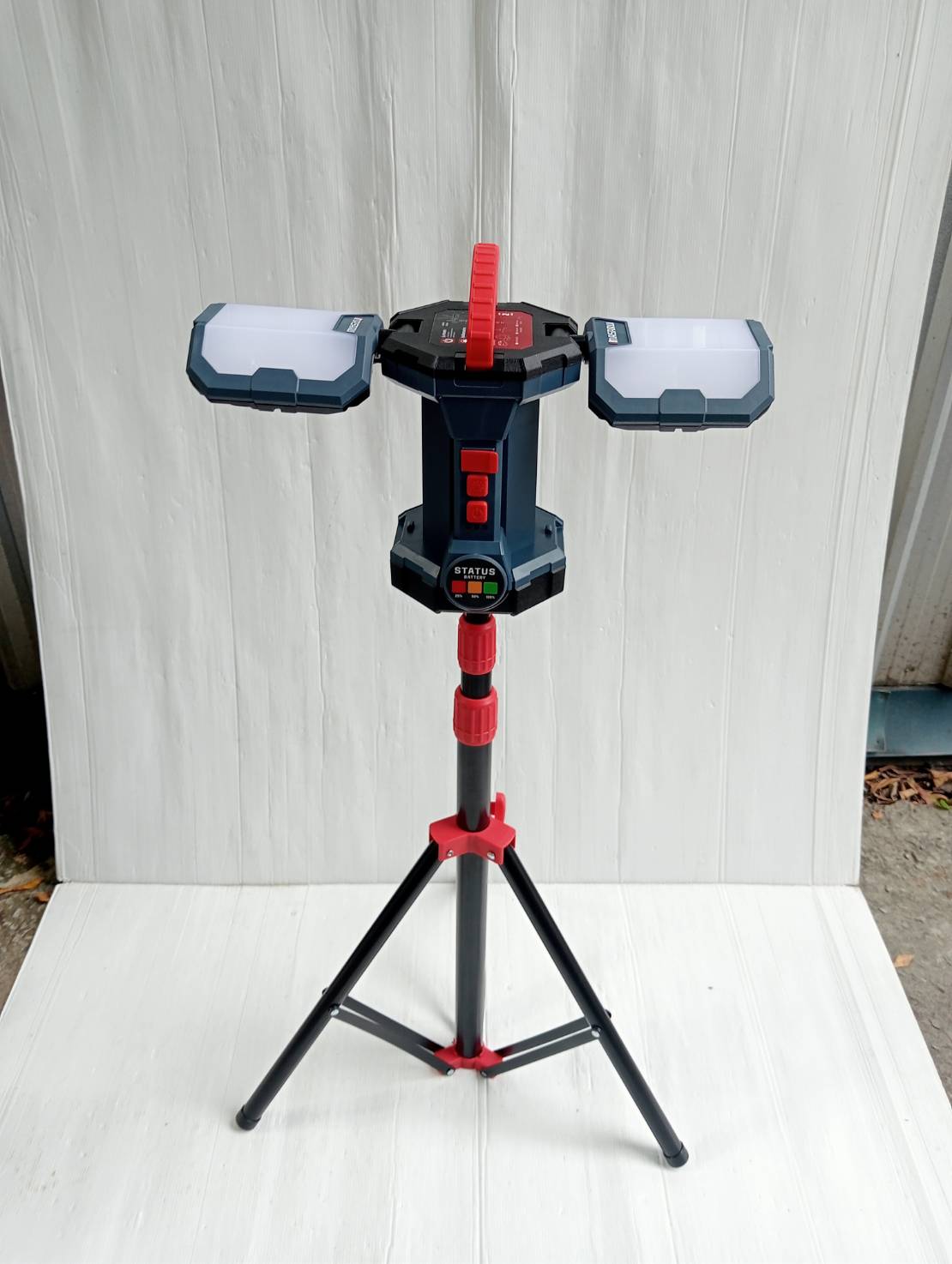 MASARU ไฟฉายสปอร์ตไลท์ SCLF-920-B1 ไฟสปอร์ตไลท์ไร้สาย 2IN1 กันน้ำ มีขาตั้ง พกพาสะดวก ปรับได้ 4 ระดับ