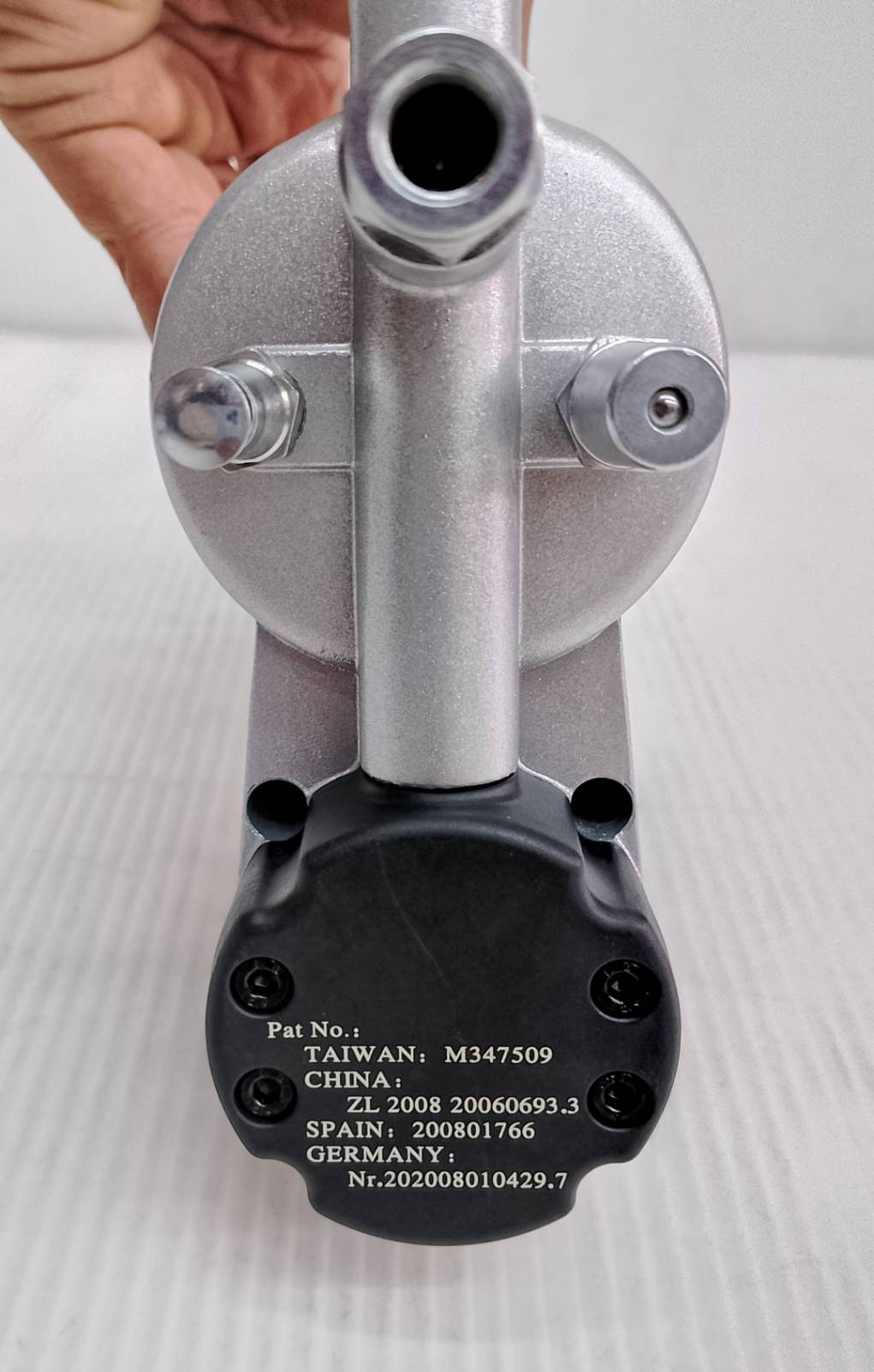 กระบอกอัดจารบี+ พร้อมสายอ่อน 18 นิ้ว (ใช้กับสว่านแบตเตอรี่) รุ่น TGULI2001