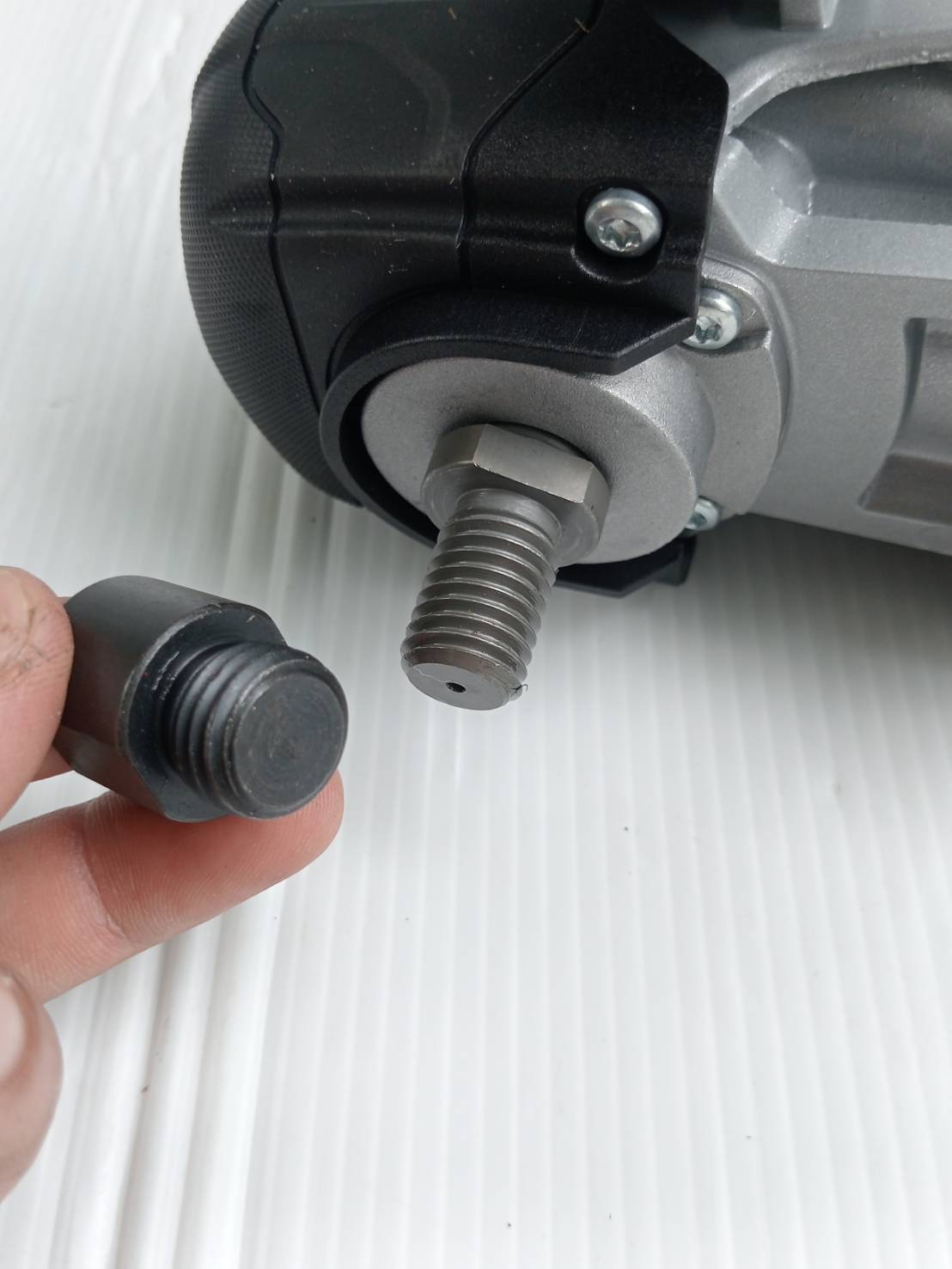 เครื่องขัดเงา ขัดสี 7นิ้ว GPO14-180S BOSCH