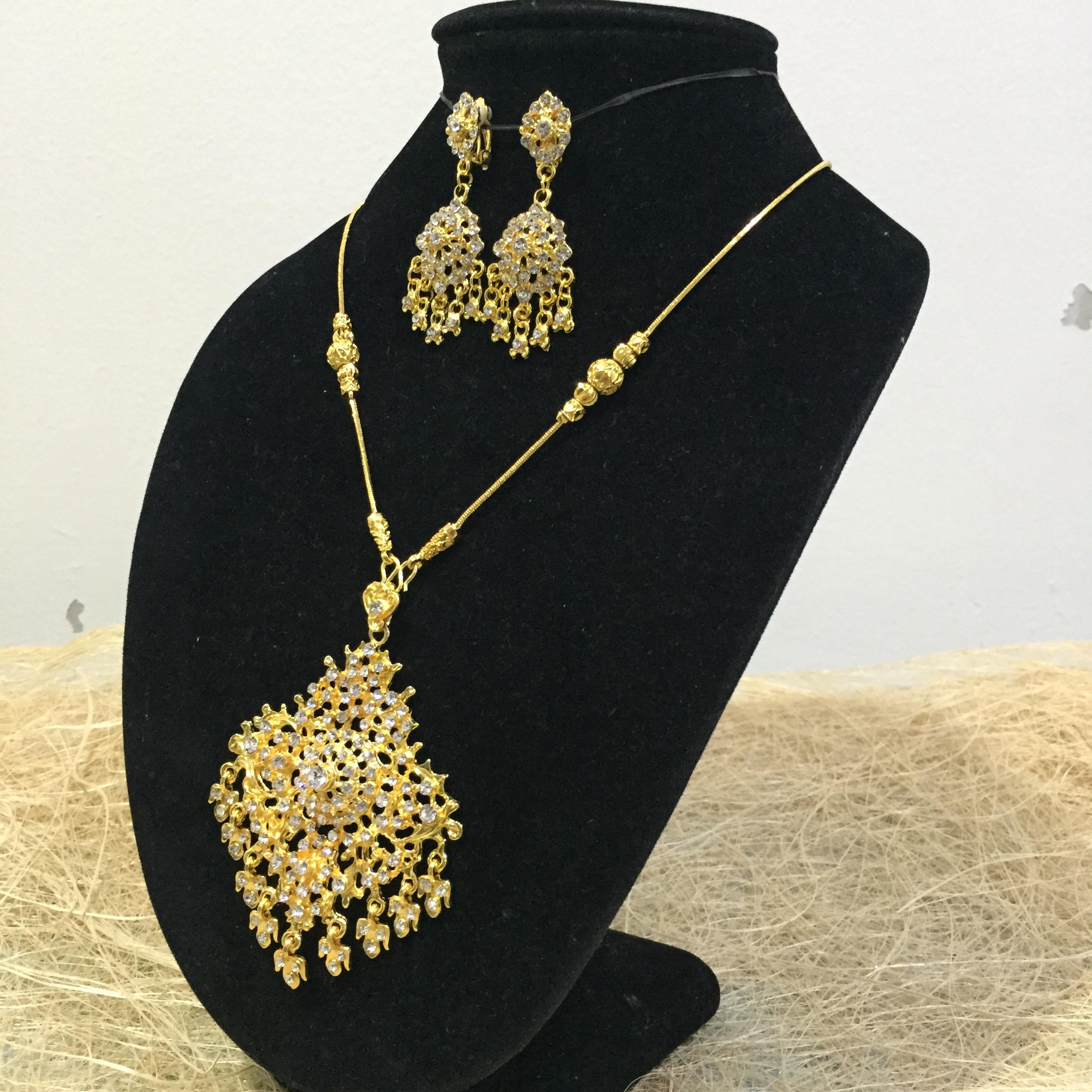 (พร้อมส่ง) เครื่องประดับไทยสร้อยคอ+ต่างหู 050