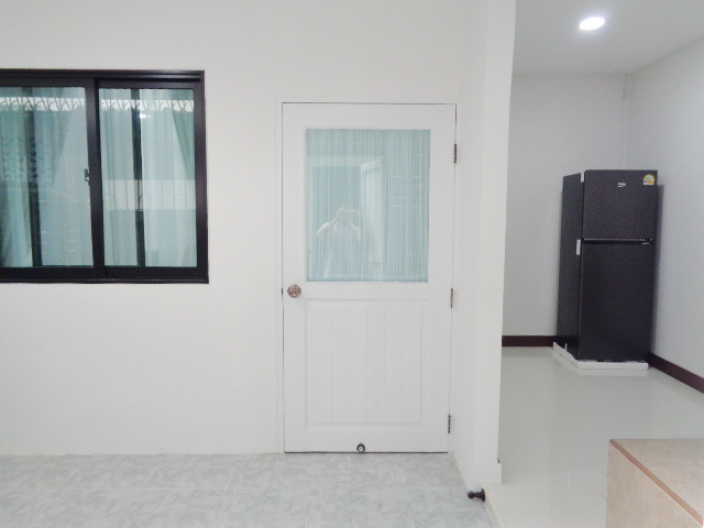 H1203 ขาย/ให้เช่า ทาวน์เฮ้าส์รีโนเวท หมู่บ้านวรารักษ์ เลียบคลองสอง27 หน้ากว้าง 5 เมตร เฟอร์ครบ แขวงสามวาตะวันตก เขตคลองสามวา กทม.10510