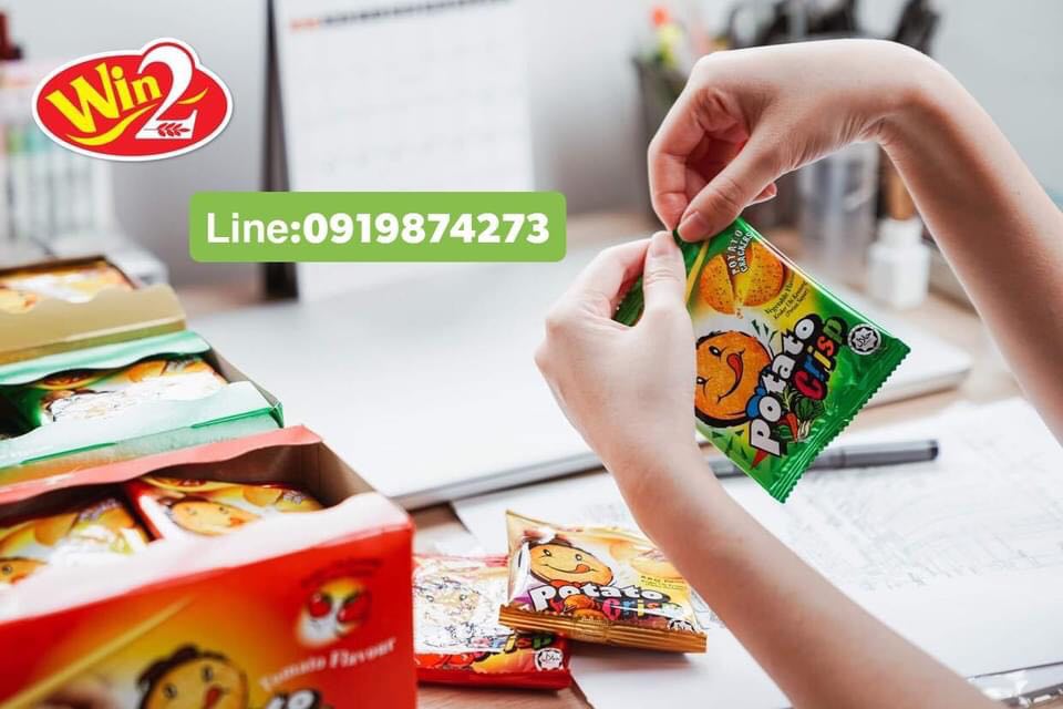 รสผัก สุดฮิต ขายดี (1 กล่อง 30 ซอง) ขนมแคร็กเกอร์มันฝรั่งบางกรอบ ปังยิ้มแลบลิ้น Win2 Potato Crackers Crisp อบใหม่จากมันฝรั่งแท้ รับรองฮาลาล เป็นมิตรกับมังสวิรัต