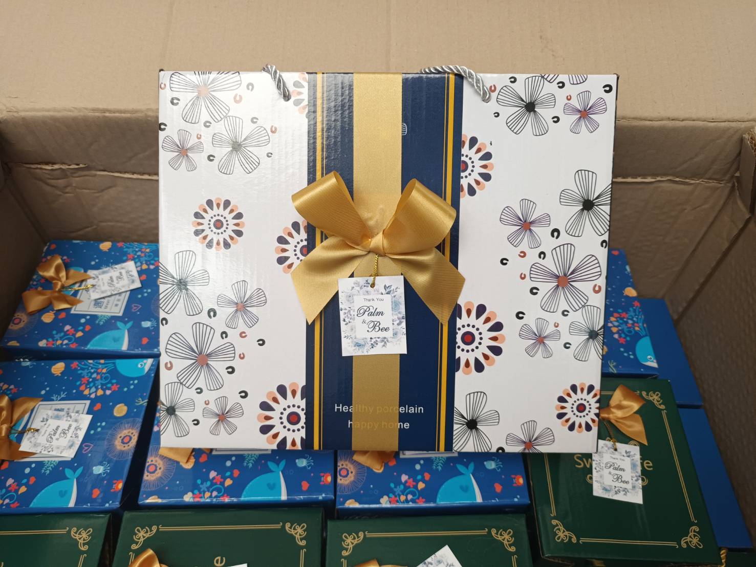 ชุดชามช้อน แบบ 4 ชาม (กล่องหูหิ้ว)