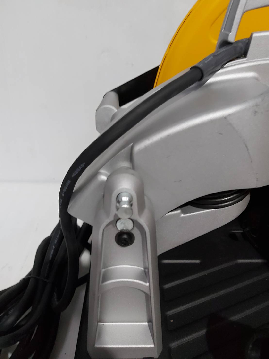 แท่นตัดเหล็กไร้สะเก็ดไฟ14" DW872 DEWALT