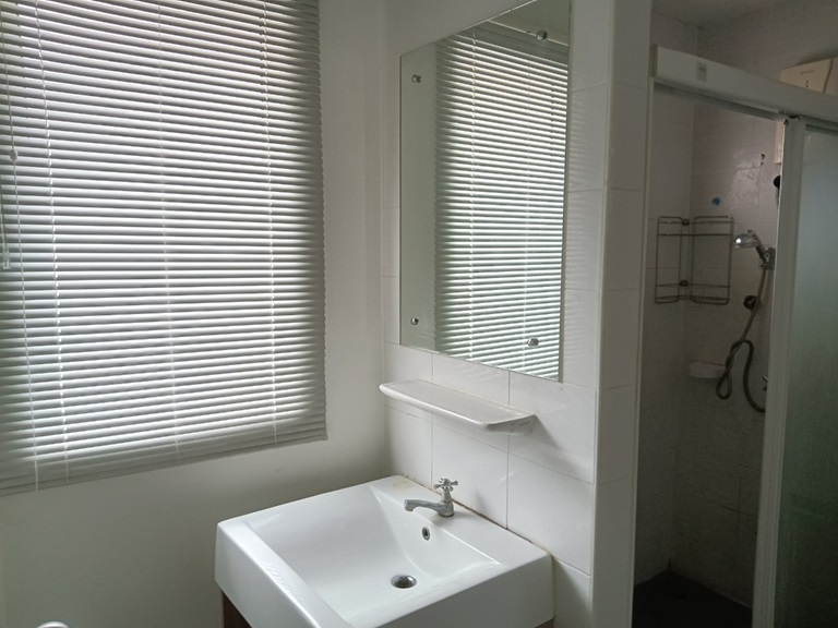 H1179 ขายทาวน์เฮ้าส์ หมู่บ้านพฤกษาวิลล์ 36 สรงประภา-ดอนเมือง 17.5 ตร.วา ตำบลหลักหก อำเภอเมือง ปทุมธานี ต่อเติมหน้าหลัง อยู่ต้นโครงการ