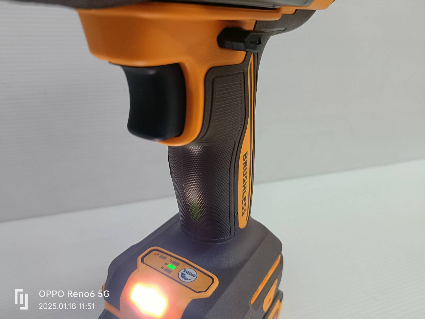 INGCO บล็อกไร้สาย3/4 1350Nm. รุ่น CIWLI20135 ครบชุด