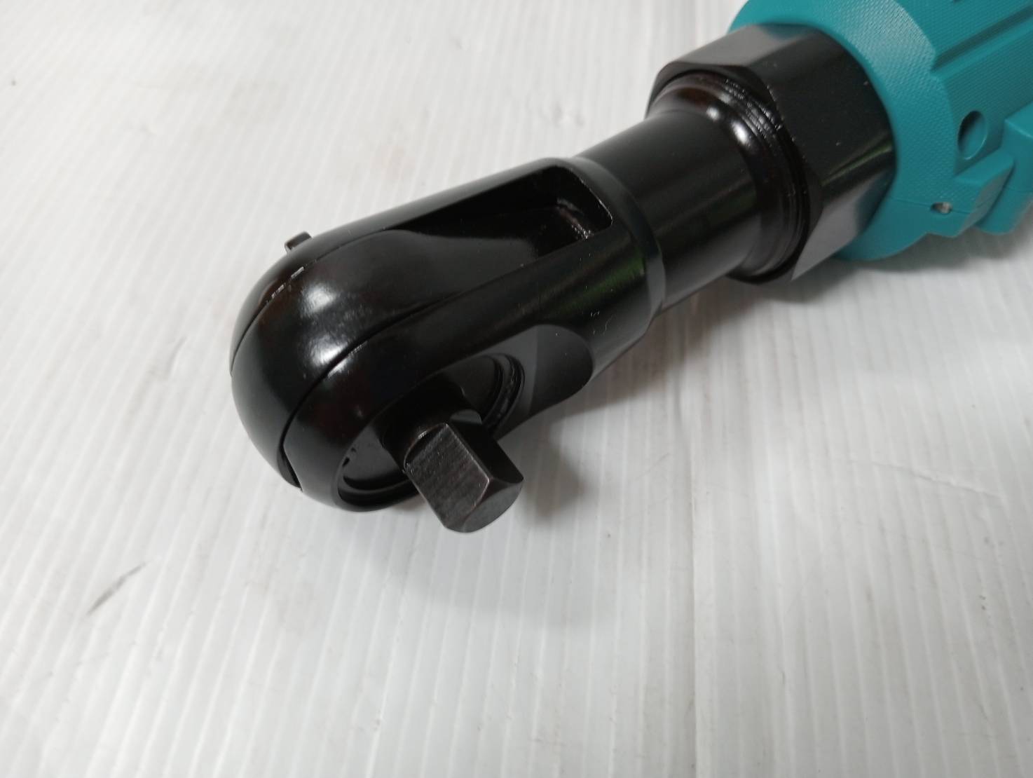 Total เครื่องยิงลูกบ๊อกซ์ + ด้ามฟรี ไร้สาย 20 โวลท์ + ชุดลูกบ๊อกซ์ (แบตเตอรี่ 2 ก้อน + แท่นชาร์จ)รุ่น TOSLI23043