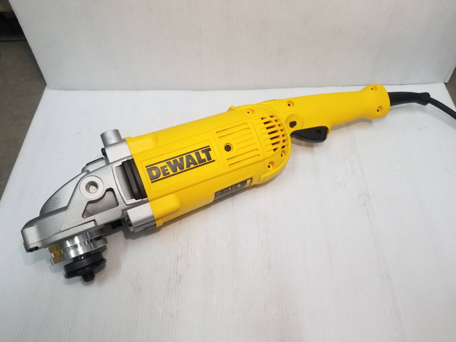 หินเจียรไฟฟ้า 9 นิ้ว 2200W DWE492 DEWALT