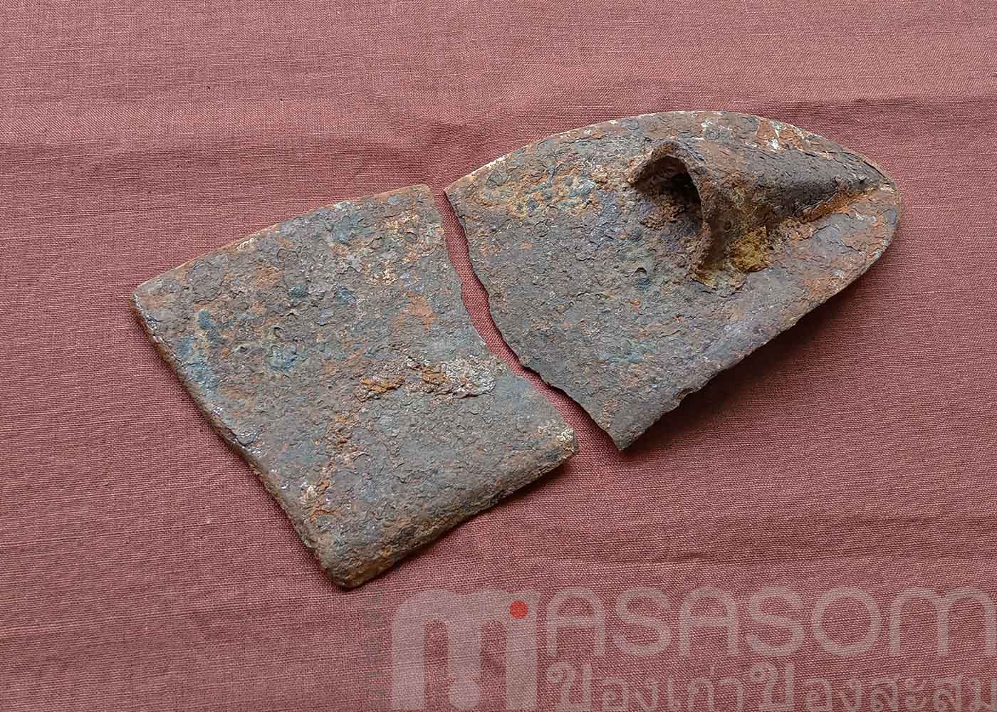 ผานไถโบราณหัก