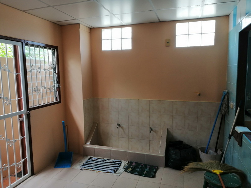 H1105บ้านแฝด 33.3ตร.วา ม.นันทวัน8 ติดถนนเลียบวารีซอย67 เขตหนองจอก ต่อเติมเป็น 2 ชั้น 3นอน 2น้ำ บ้านรีโนเวทแล้ว สภาพใหม่