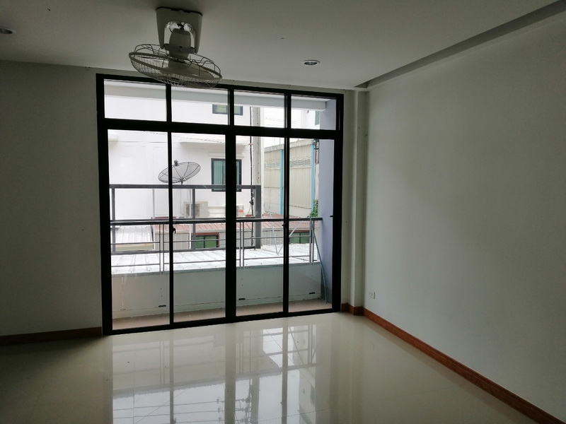 🚩H967 ขายถูกสุดในย่านนี้ ทาวน์โฮม 3ชั้น 17ตร.วา อยู่ถนนปทุมธานี-สายใน เยื้องโรงงานเป๊ปซี่ สภาพใหม่ ทำเลดี 4นอน 3น้ำ ต่อเติมแล้ว พร้อมอยู่