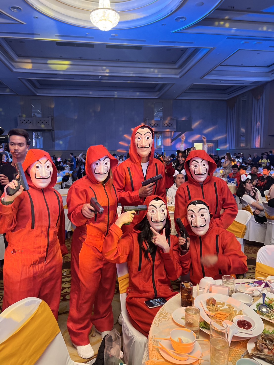 ชุดทรชนคนปล้นโลก / money heist / money heist korea