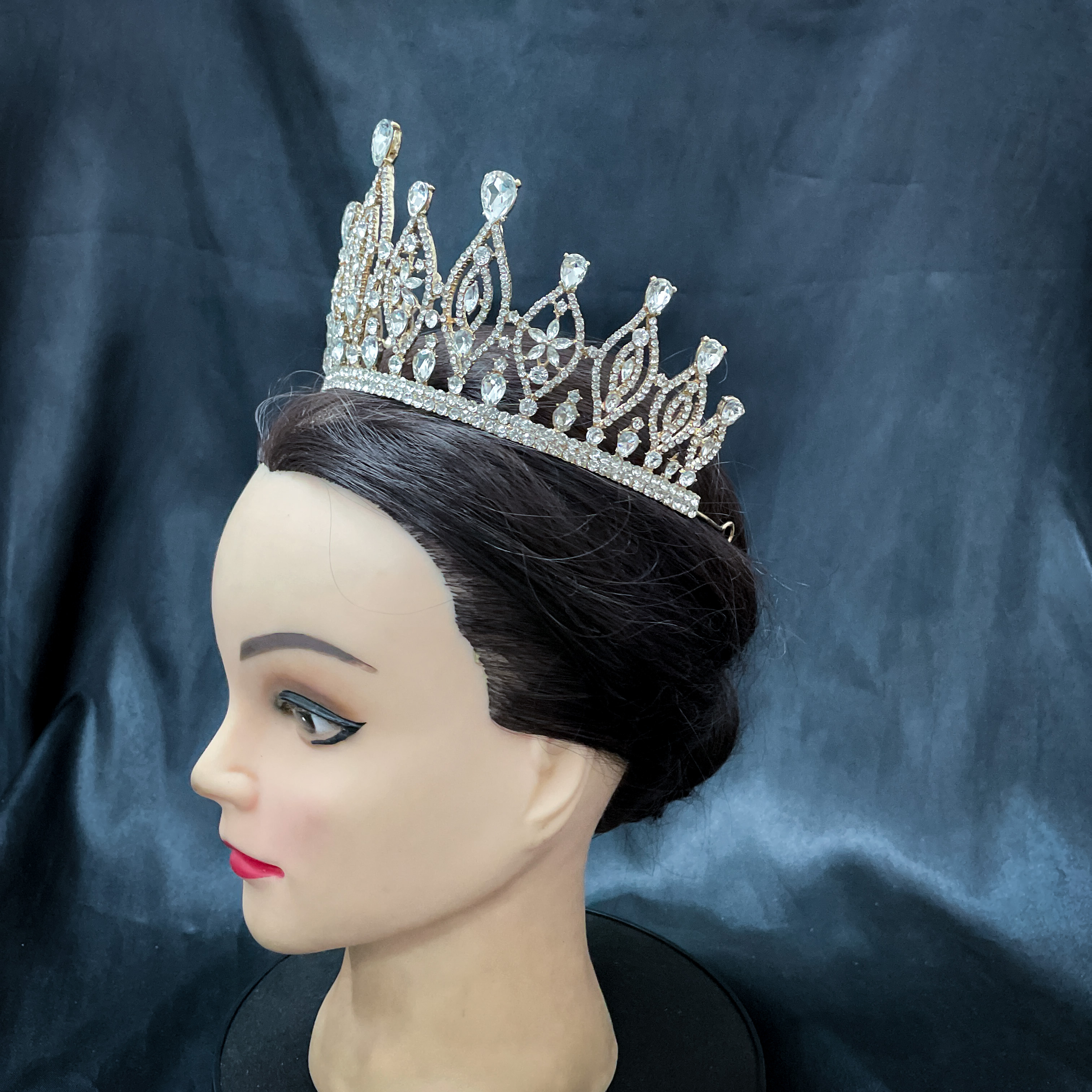 (พร้อมส่ง) เทียร่า 015 สีทอง มงกุฎนางงาม มงกุฎประกวด เทียร่าเจ้าสาว งานสวย ปราณีต QCเพชรทุกเม็ด สินค้าพร้อมส่งจากไทย