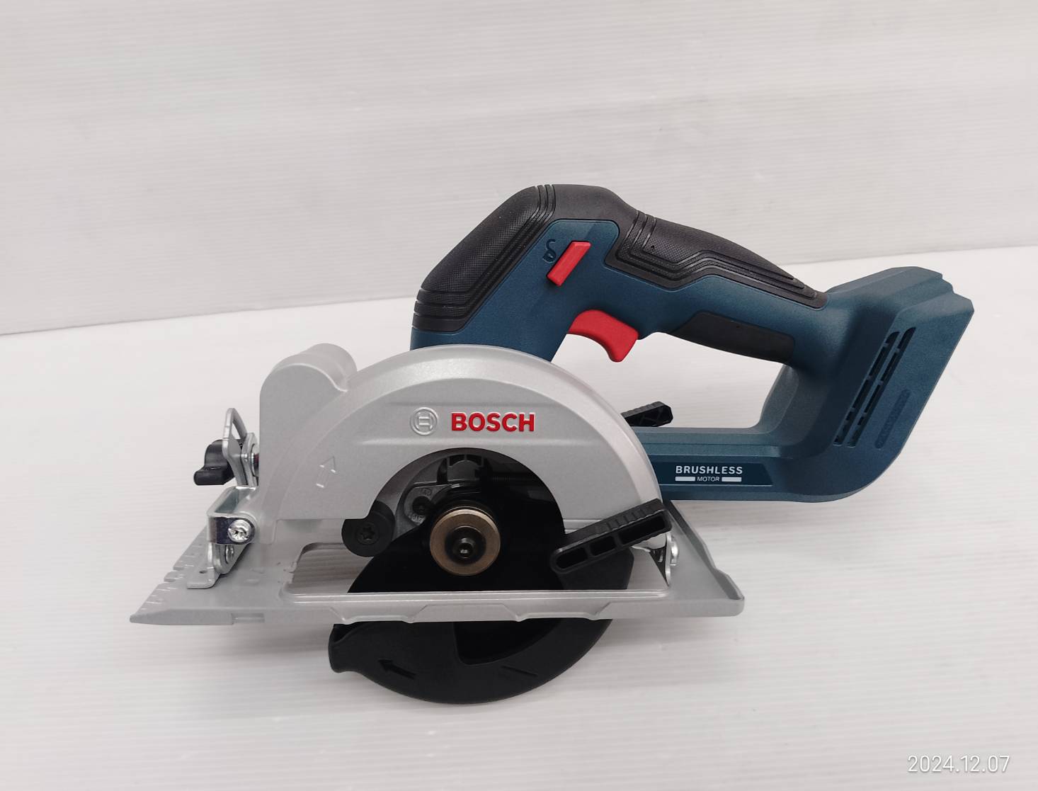 BOSCH เลื่อยวงเดือน5" 18V GKS18V-44 06019M30L0