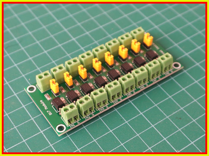 1x แผงวงจรออปโต้ PC817 แบบ 8 ช่องสำหรับลดแรงดัน