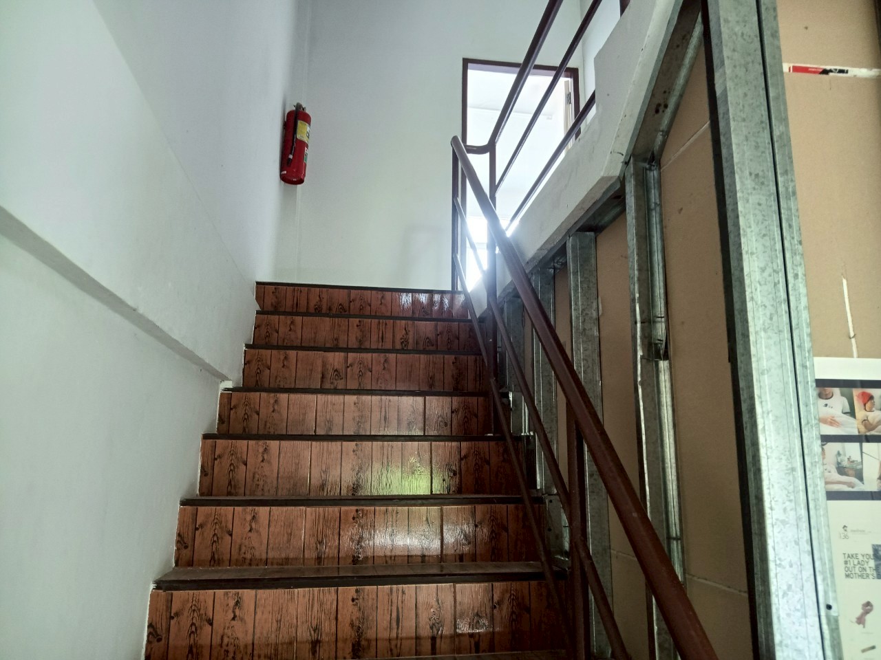 H1265 เซ้งตึกแถว 3.5ชั้น 3คูหา ใกล้วัดสวนแก้ว อยู่ติดทางเข้าวัดศรีราษฎร์ ติดถนนบางกรวย-ไทรน้อย ทำเลดี เหมาะค้าขายหรือทำธุรกิจ