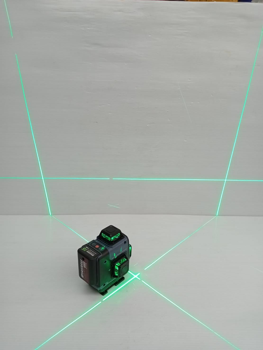 MASARU เครื่องวัดระดับเส้นสีเขียว แบบ 16 เส้น รุ่น SMLG-305