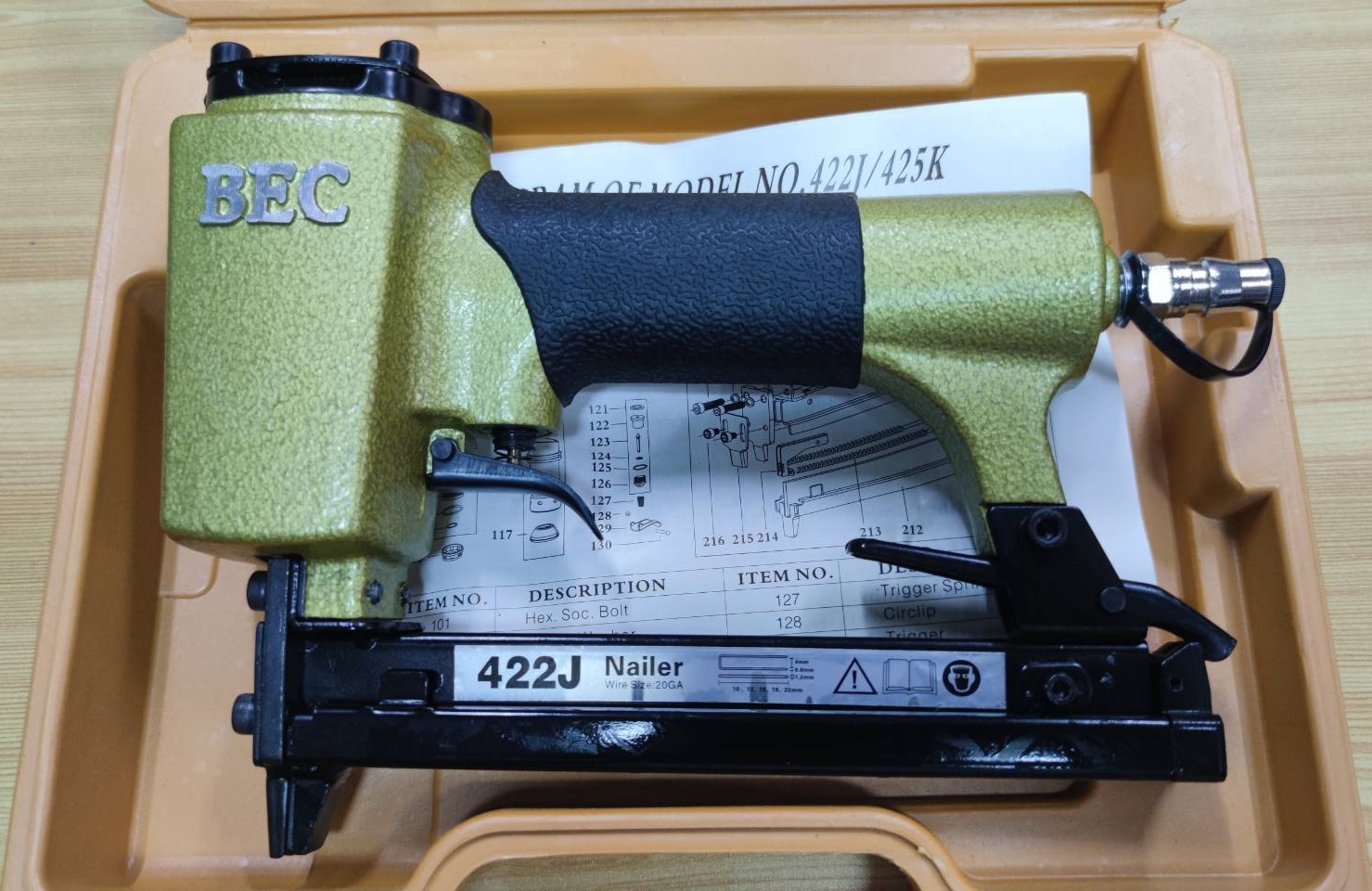 แม็กยิงตะปูลม ขาคู่ 422J BEC