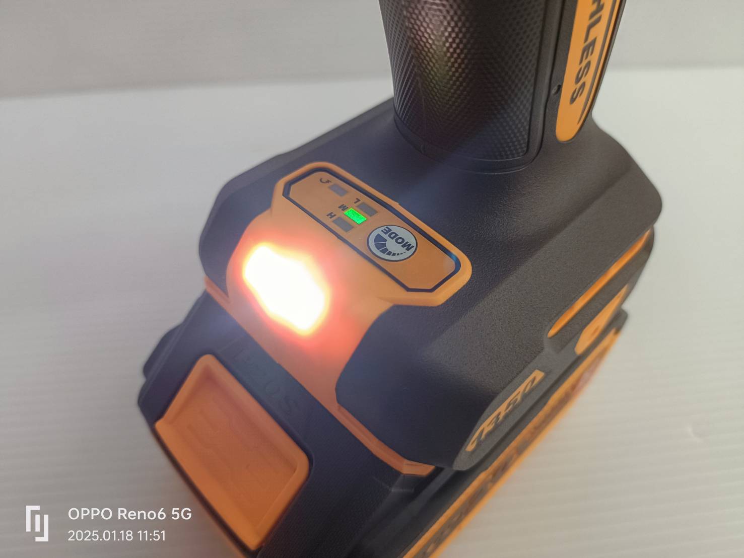 INGCO บล็อกไร้สาย3/4 1350Nm. รุ่น CIWLI20135 ครบชุด