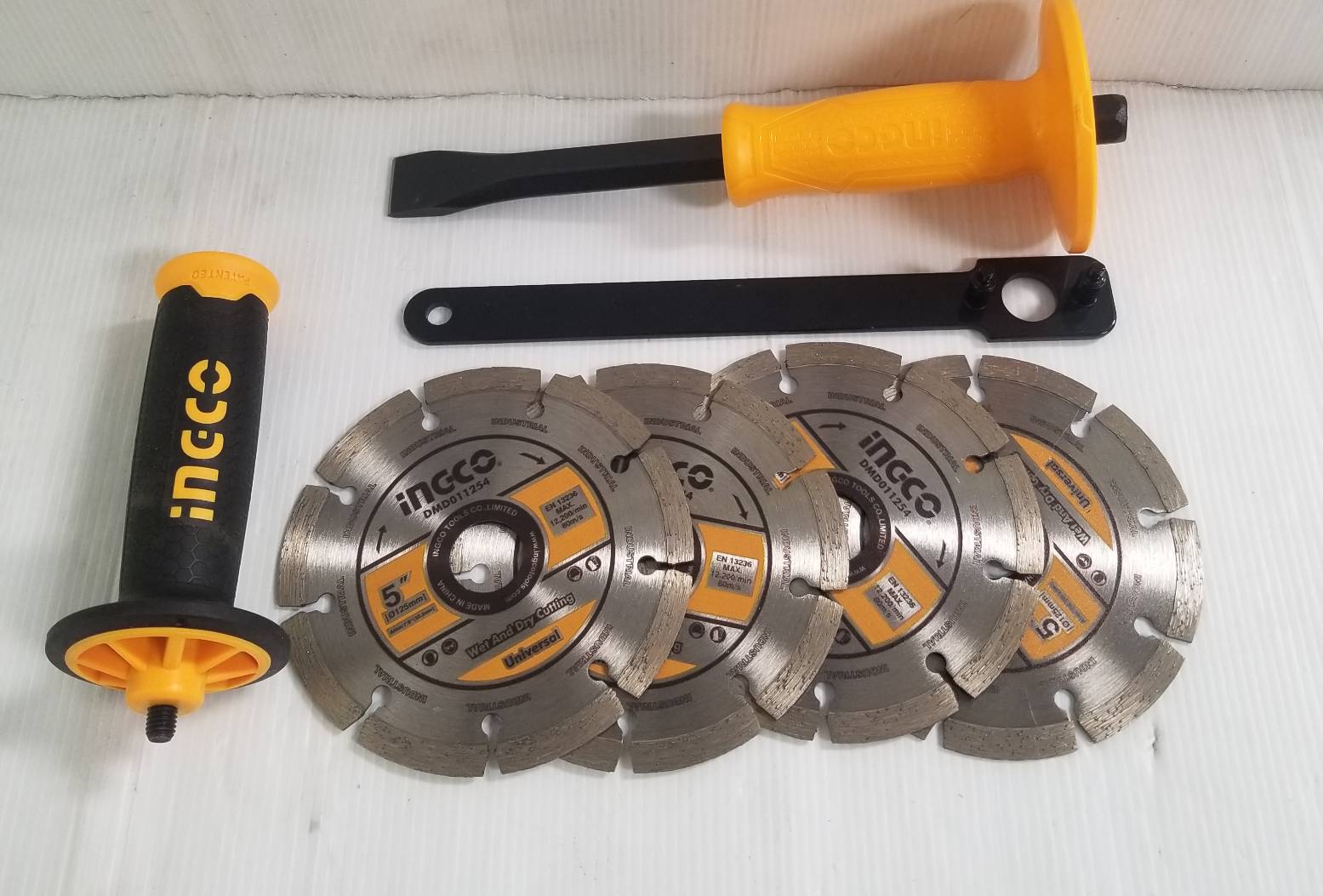 เครื่องเซาะร่องคอนกรีต4" WLC15008 INGCO