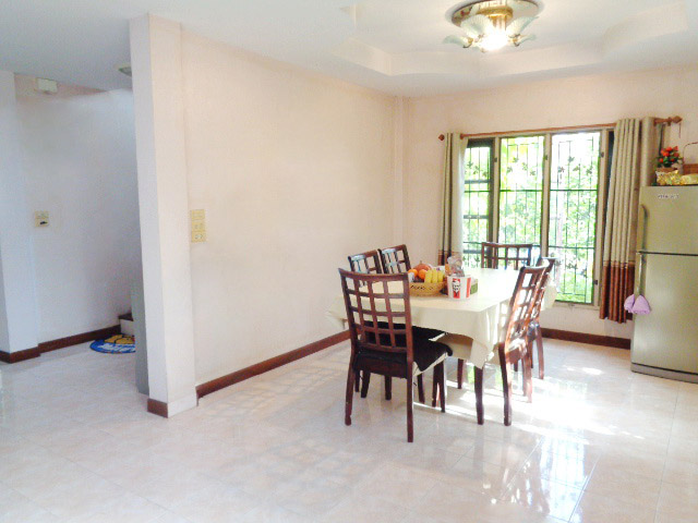 H1200 ขายบ้านเดี่ยว หมู่บ้านนันท์นลิน ปาร์คโอม เฟส1 75 ตร.วา อยู่ถนนคู้คลองสิบ หนองจอก กรุงเทพฯ ทำเลดี หน้าบ้านโล่ง ตรงข้ามถนนเป็นคลอง