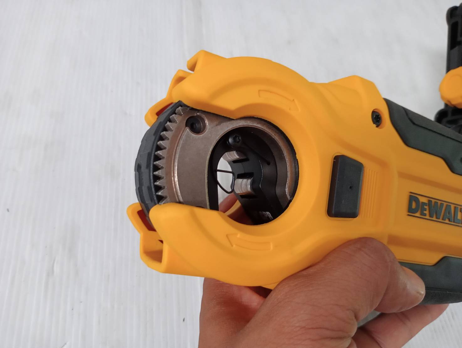 DEWALT อุปกรณ์เสริมสำหรับแปลงเป็นเครื่องตัดท่อทองแดง DWACPRIR