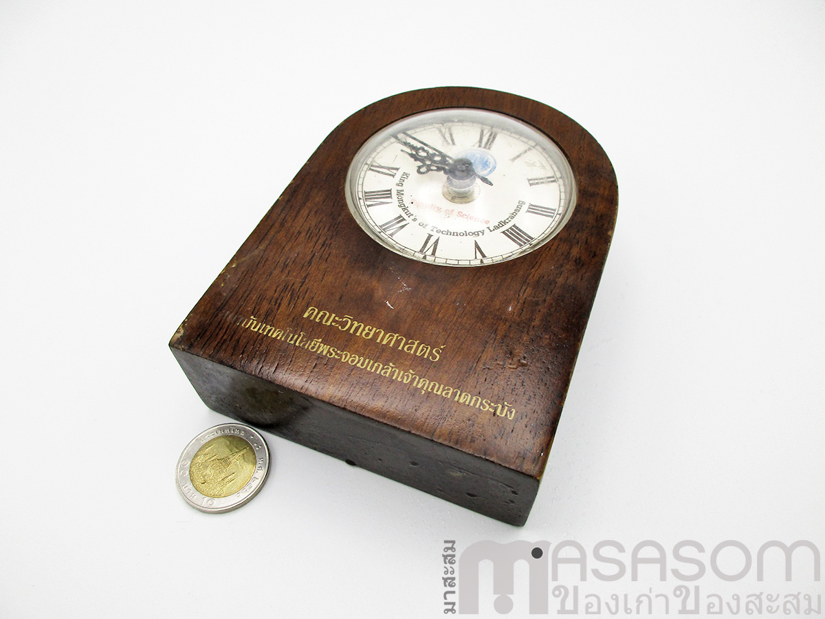 นาฬิกาไม้เก่า