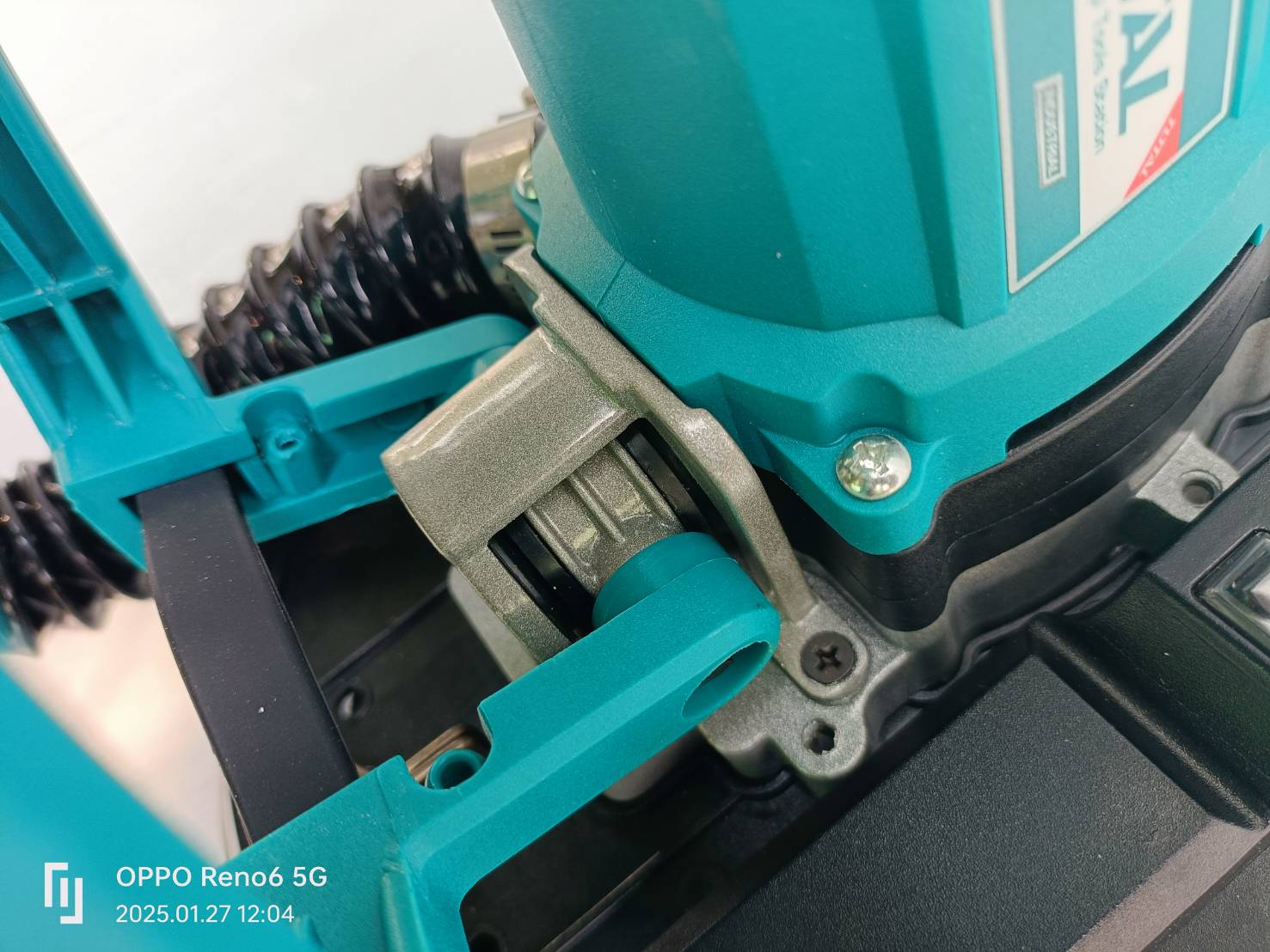 Total เครื่องขัดผนังปูนและฝ้า กำลัง 1050W รุ่น TWS10501