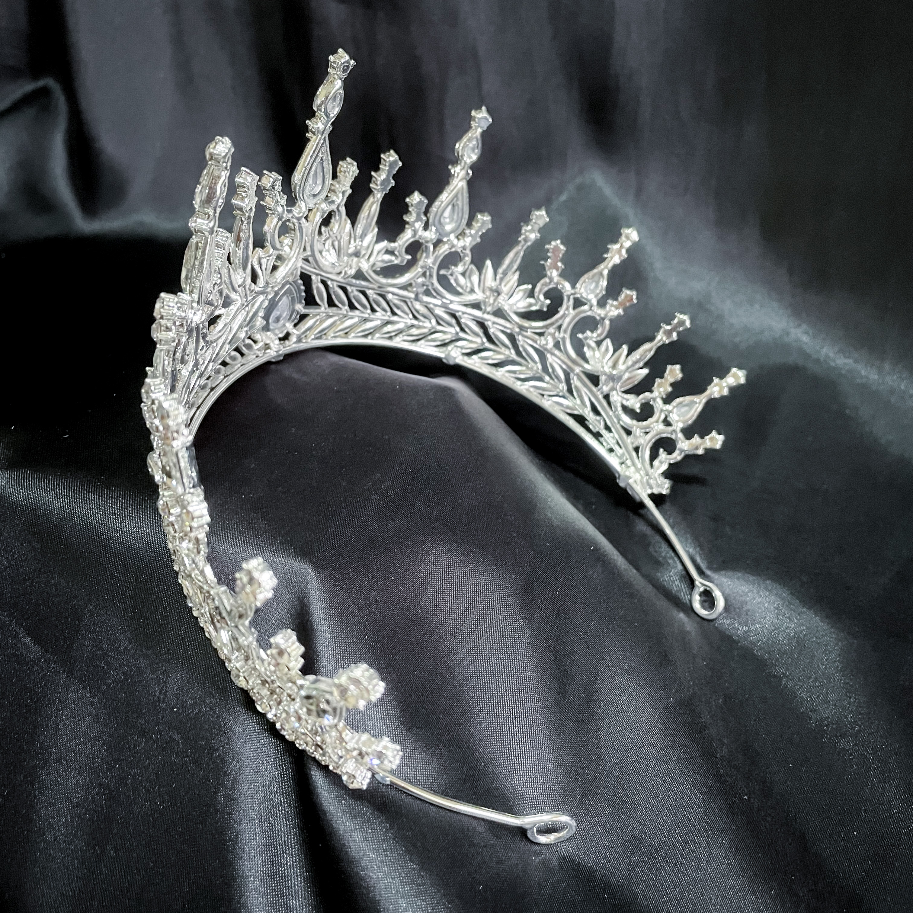 (พร้อมส่ง) เทียร่า 302 สีเงิน มงกุฎนางงาม งานสวย ปราณีต QCเพชรทุกเม็ด สินค้าพร้อมส่งจากไทย