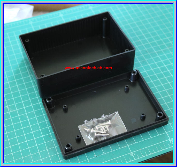 1x กล่องพลาสติกสีดำ B-02 ขนาด 133x90x50 มม.