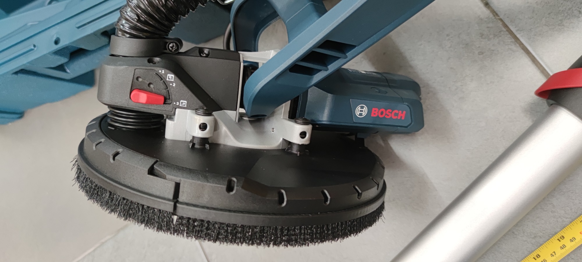 เครื่องขัดผนัง 9" GTR550 BOSCH