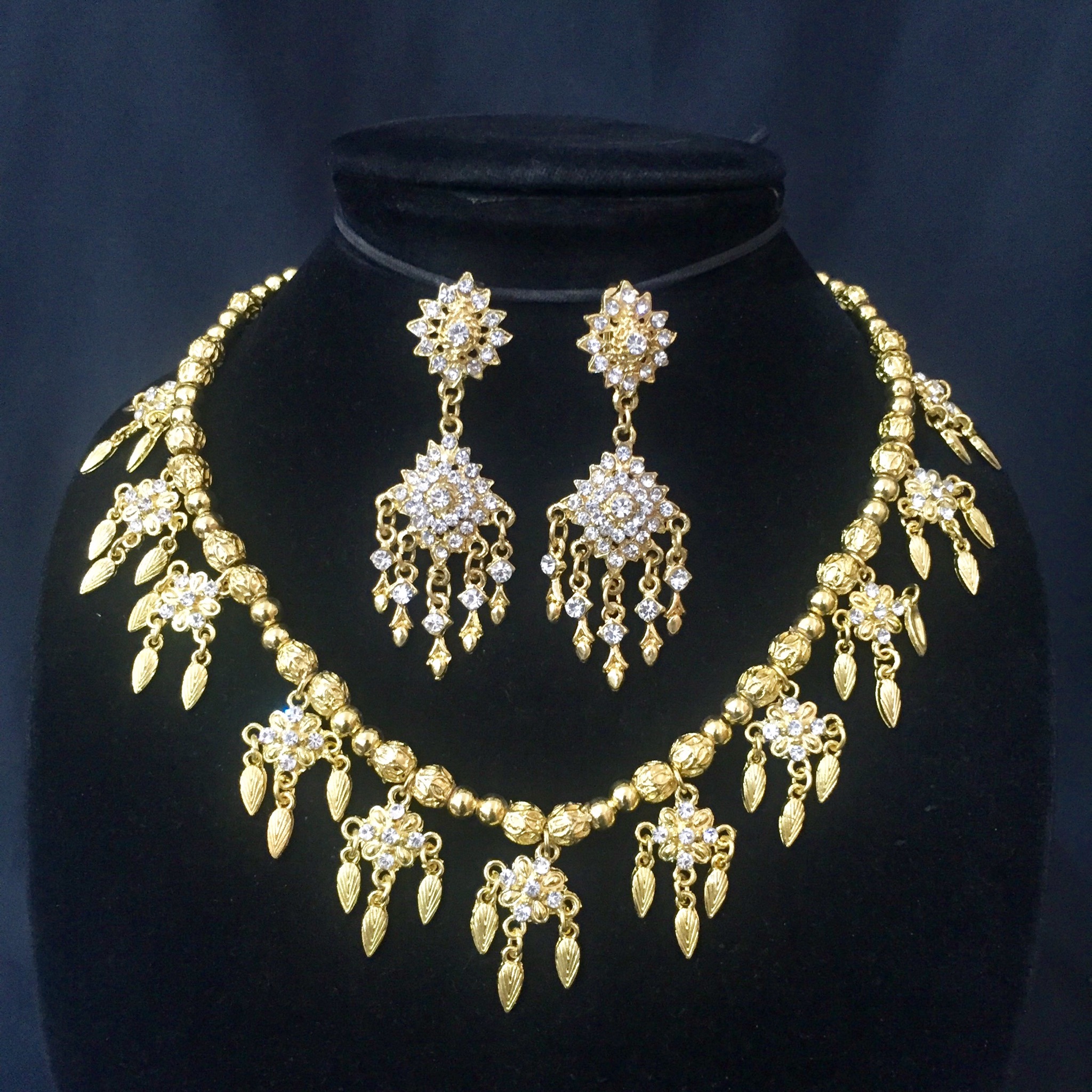 (พร้อมส่ง) เครื่องประดับไทยสร้อยคอ+ต่างหู 057 (หนีบ)