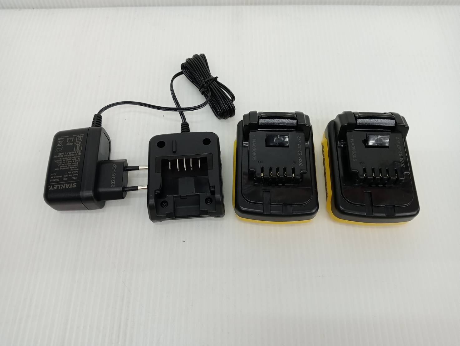 STANLEY รุ่น SCH121S2K-B1 สว่านกระแทกไร้สาย 12V Max พร้อมแบตเตอรี่ 1.5AH*2