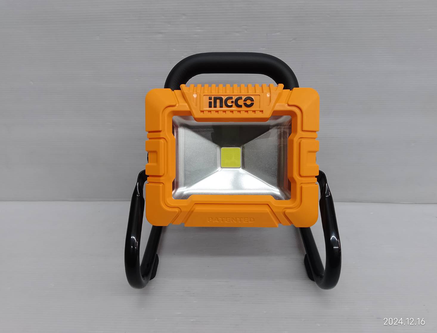 INGCO ไฟฉายตั้งโต๊ะ20V CWLI20258 ครบชุด