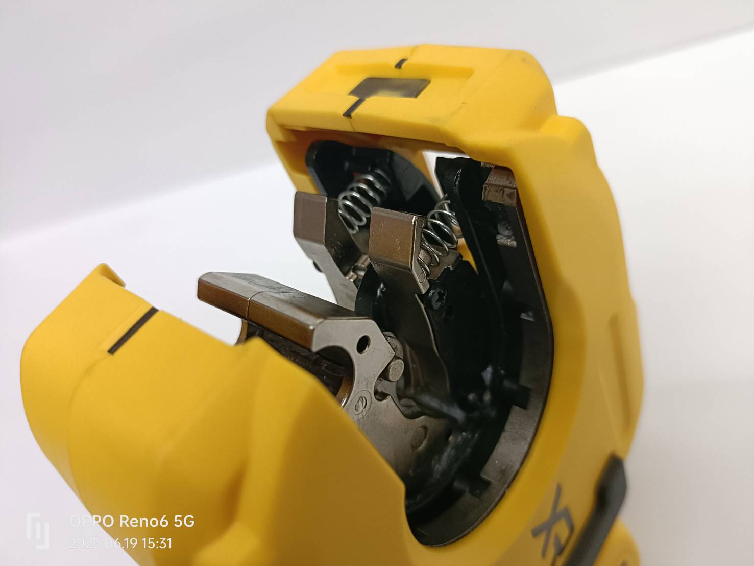 DEWALT รุ่น DCE154B เครื่องตัดท่อทองแดงไร้สาย 20V