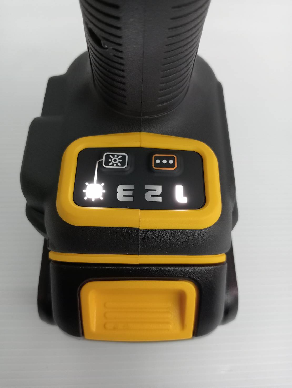 DEWALT รุ่น DCF860N-B1 ไขควงกระแทกไร้สาย ไร้แปรงถ่าน XR 20V Max (เฉพาะตัวเครื่อง)