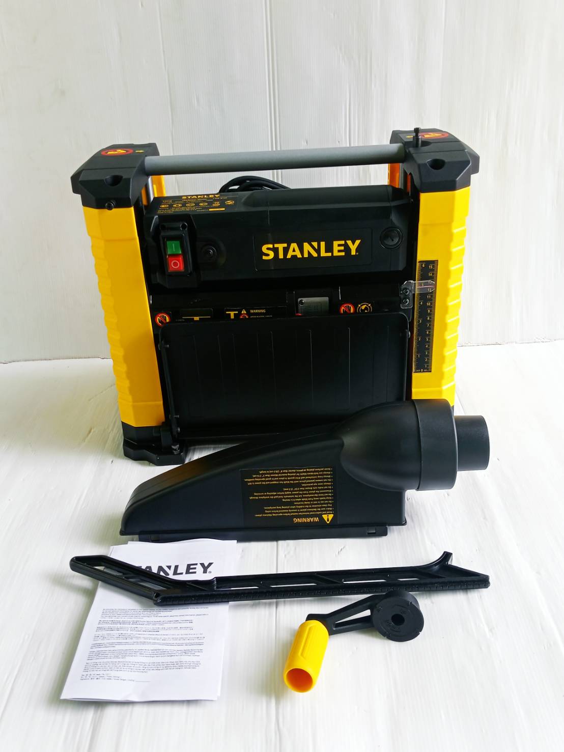 STANLEY เครื่องรีดไม้ไฟฟ้า 12 นิ้ว STP18-B1 (1800 วัตต์) รับประกันศูนย์ 2 ปี