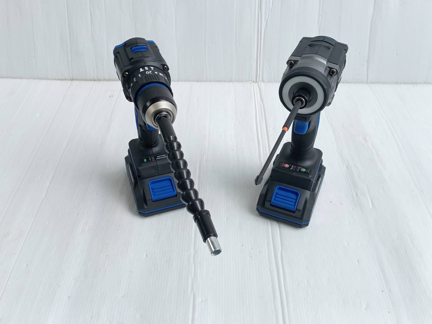 TEXUS BULL รุ่น TX-8240 ชุดสว่านกระแทกและไขควงกระแทกไร้สาย 20V. พร้อมแบตเตอรี่ x2.0Ah 2ก้อน